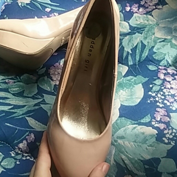 Heels - Picture 2 of 3